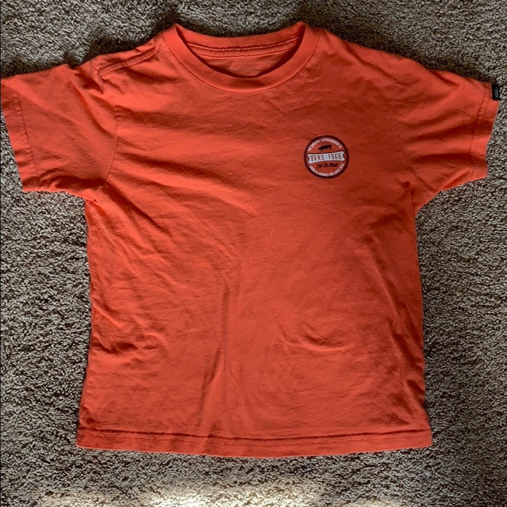 A coral colored t-shirt